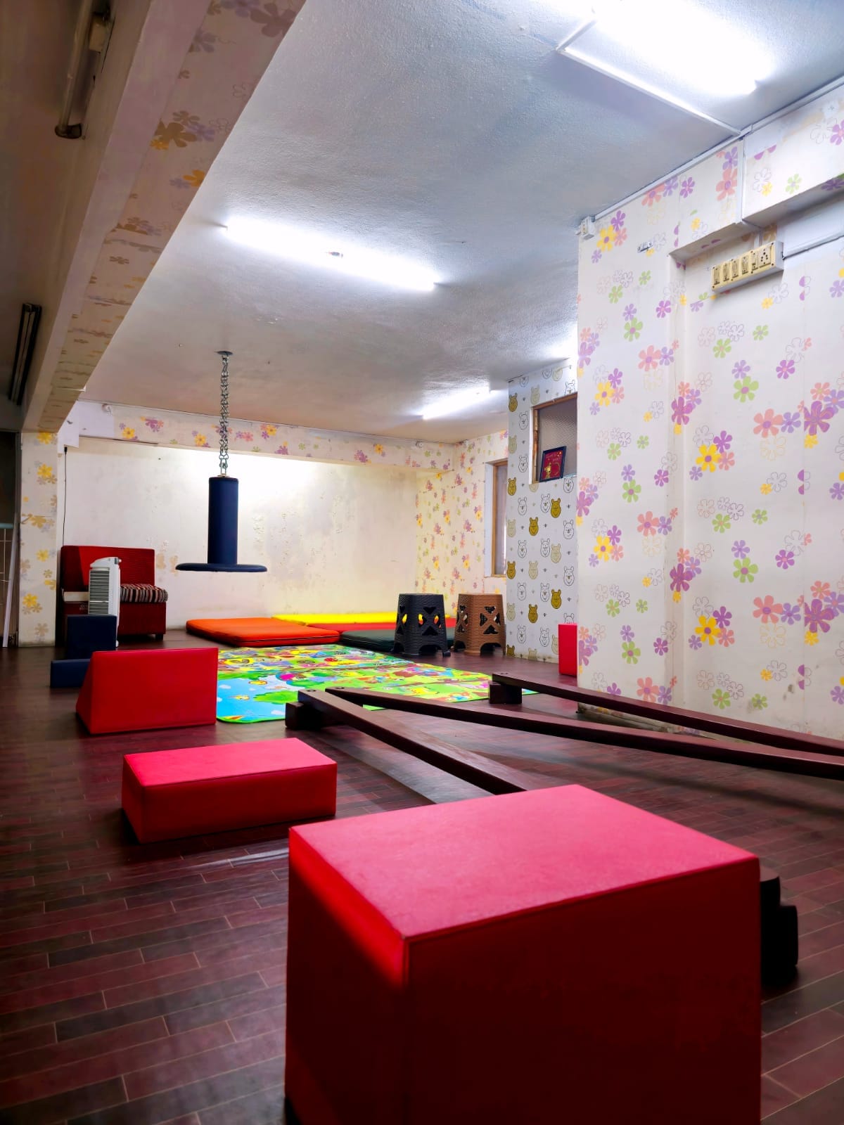 Services Modern speech therapy room in Chennai for enhanced communication skills.